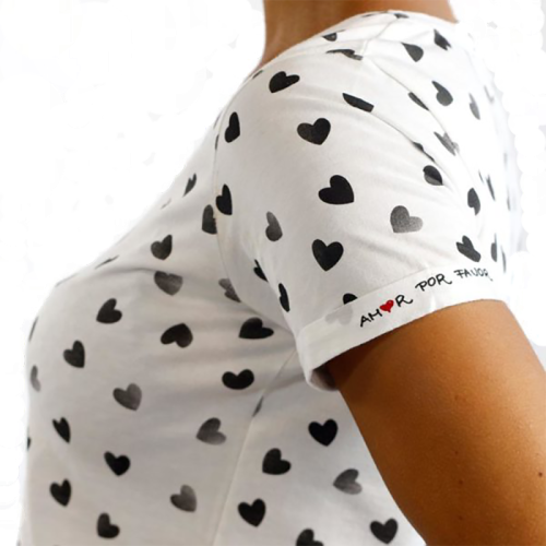 61813 CAMISETA CORAZONES...